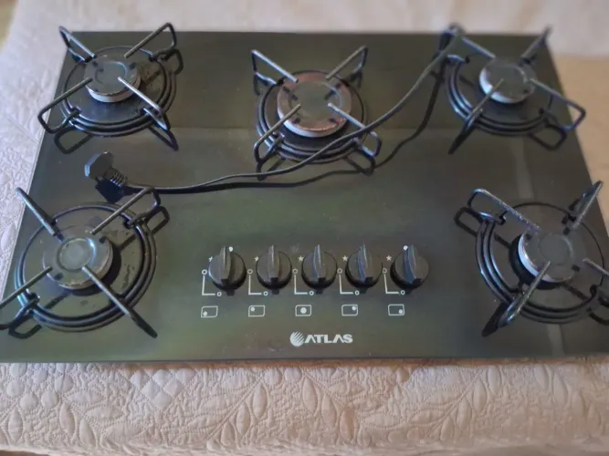 Vende-se Cooktop Atlas, mesa de vidro, medindo 69 x 46 cm, com algumas marcas de uso,.