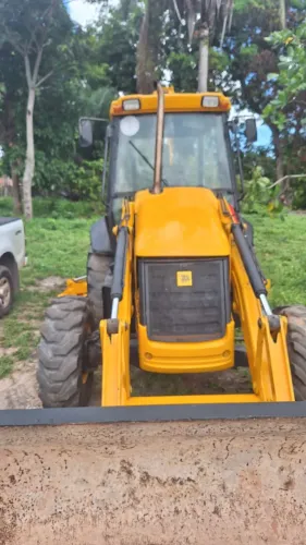 RETROESCAVADEIRA JCB 3C PLUS