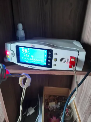 Oximetro /monitor de sinais vitais (modelo Masimo Radical-7)