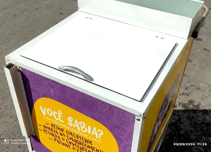 Carrinho para venda de açaí