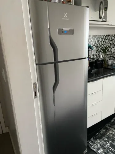 Geladeira Electrolux Frost Free 310L Duplex Cor Inox