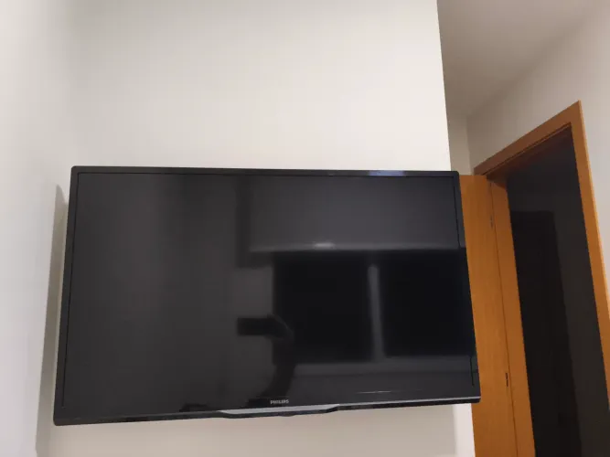 Tv Philips 39 polegadas muito nova .Tudo funcioando.