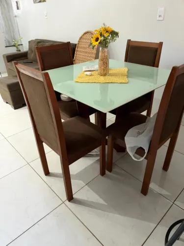 Mesa de vidro co 4 cadeiras