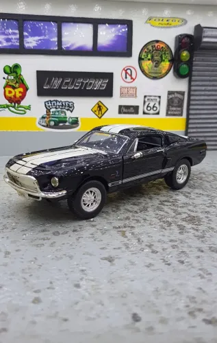 Miniatura 1:24 Shelby GT 500 1968 Saico
