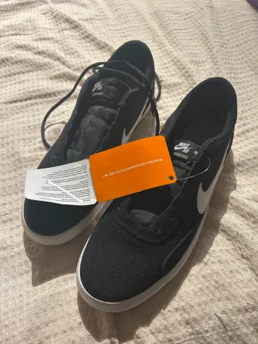 Tênis Nike SB Preto e Branco - Novo com Etiqueta