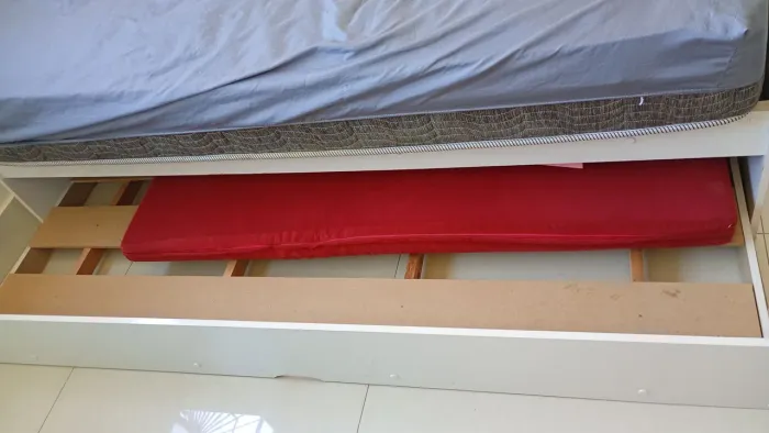Vendo bicama de solteiro, colchão Ortobom, só precisa lavar a seco. Serve como sofá TB. 