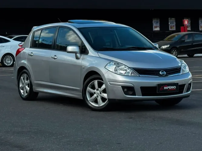 Nissan Tiida SL 1.8/1.8 Flex 16V Mec. 2012