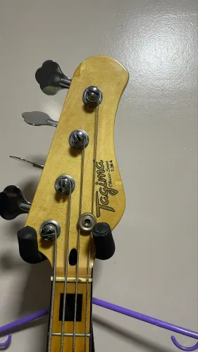 Baixo e guitarra