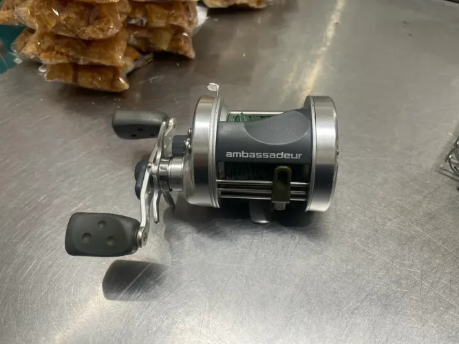 Carretilha de pesca ambassadeur 6500s
