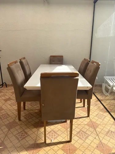 Mesa e cadeiras 