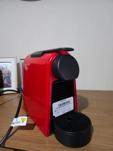 Cafeteira Nespresso Essenza Mini