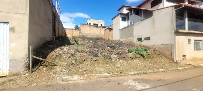 Lote 240m² - Escriturado e financiável - Bairro Rosa Eulália - Congonhas/MG 