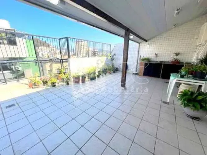 Cobertura duplex para venda possui 199 metros quadrados com 4 quartos