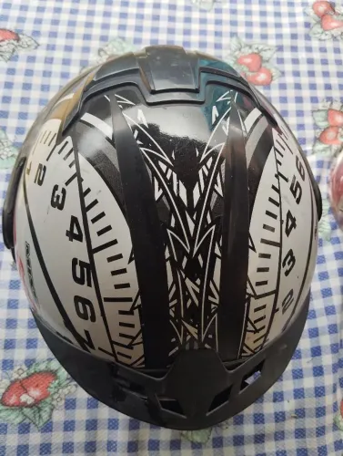 Capacete com Viseira Retrátil/Escamoteável Usado Tam.60"