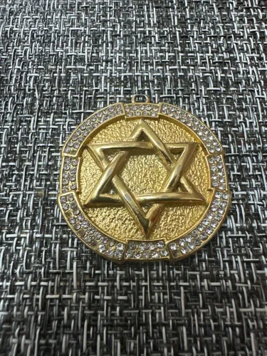 Pingente em aço Estrela de Davi todo trabalhado lindo