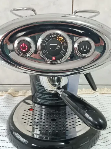 Máquina de café ILLY Iperespresso X7.1 Italiana designer Luca Trazzi 