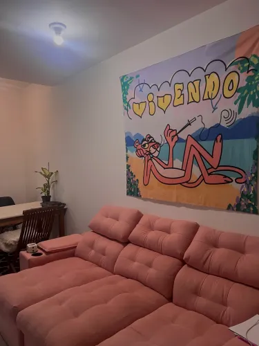 Sofá rosa 2,10m retrátil com carregador e porta copos