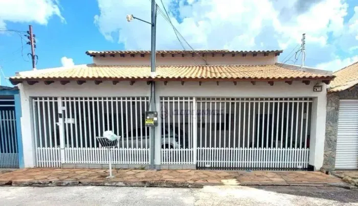Casa à venda no bairro Coophamil