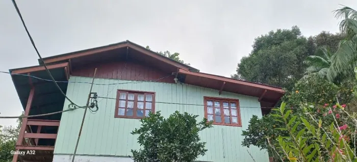 Alugo casa para uma pessoa -Rio Tavares