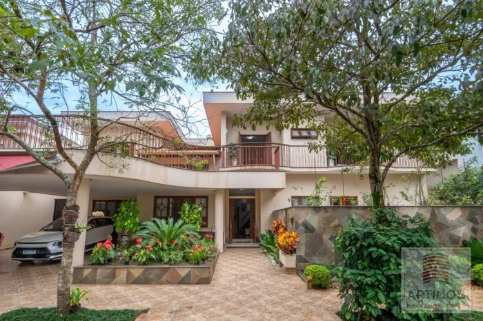 Casa de Condomínio na Super Quadra Morumbi, 5 Suítes, 440m² à Venda