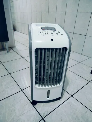 Climatizador portátil frio Britânia BCL01F branco