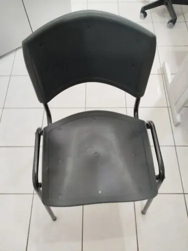 Cadeira de espera tenho 2 unidades Nova