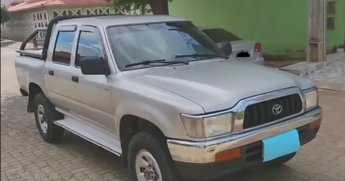 Toyota Hilux CD DX 4X4 3.0 8V 90cv Diesel 2005