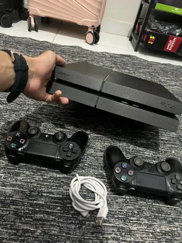 PS4 Slim 500gb + 2 controles + Fifa 26