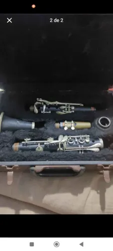 Clarinete clave de Dó. Para peças, porém se arrumar e ajeitar ele toca normalmente