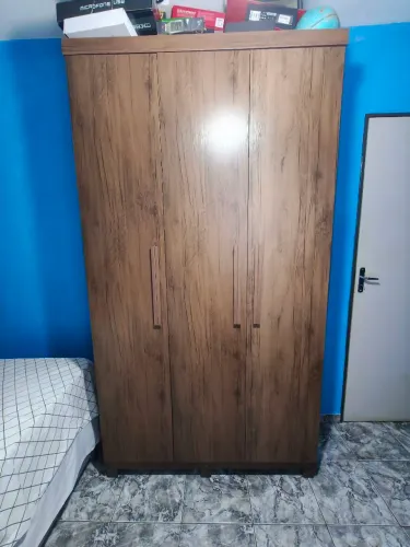 Guarda roupa solteiro 3 portas perfeito estado