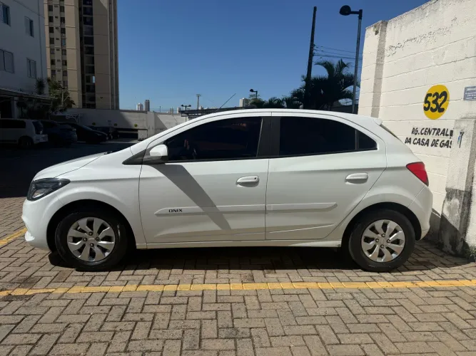 Chevrolet Onix JOY Hatch 1.0 8V Flex Mec. 4P 2019