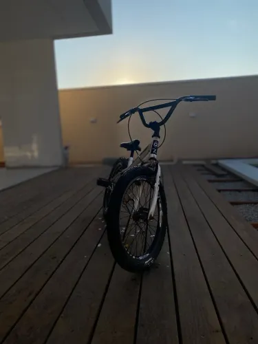 Vendo bicicleta estilo bmx aro 20