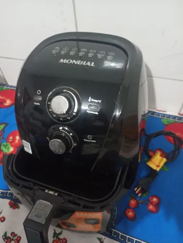 Vendo uma fritadeira elétrica mondial