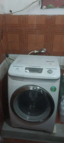 Vende se uma máquina de lavar roupa
