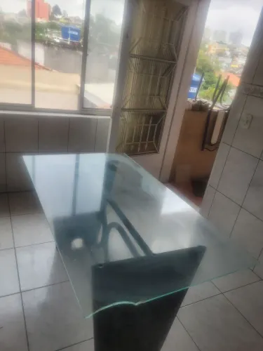 Mesa de vidro com 4 cadeiras