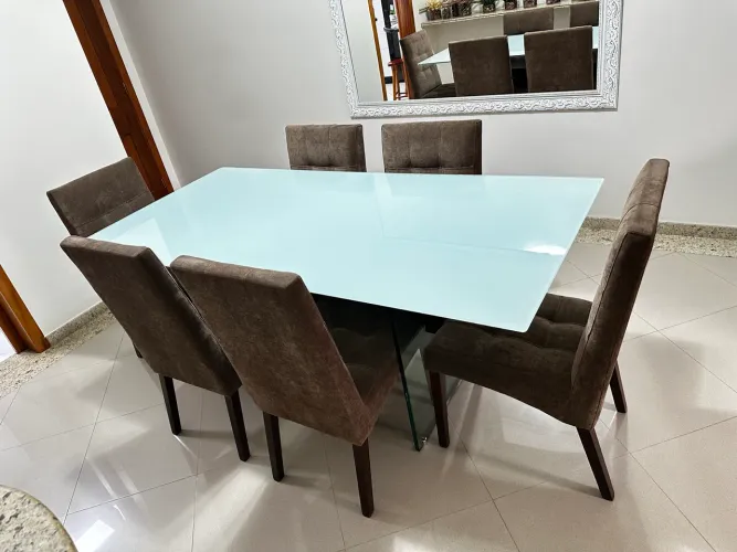 Vendo Mesa de Jantar 1,90m com 6 Cadeiras - Vidro 10mm - Excelente Estado