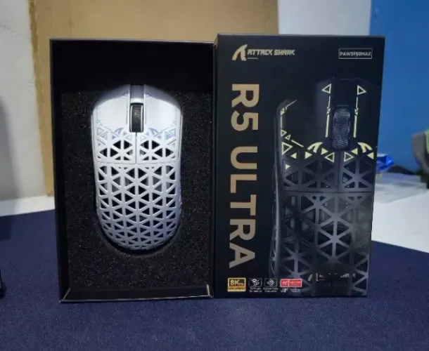 Attack Shark R5 Ultra Carbon Fiber 8K - Estado de Novo