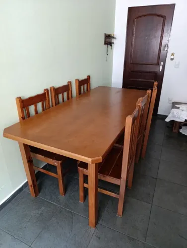 Mesa de madeira maciça 8 lugares