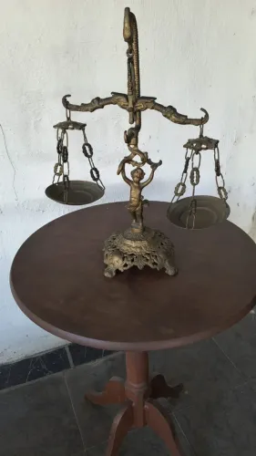 Balança de bronze 