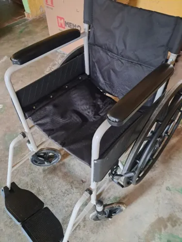 Cadeira de rodas e andador 