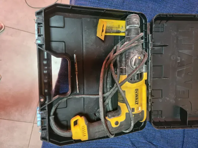 Martelete perfurador rompedor Dewalt Plus 800w