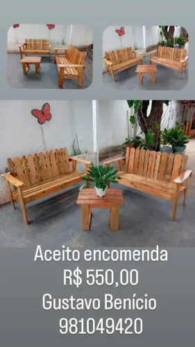 Conjunto de bancos e mesinha