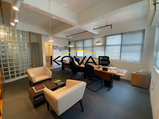 Oportunidade em Moema! Sala Comercial Mobiliada a 2 Quadras do Metrô!