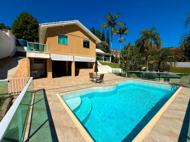 Casa em Condomínio à Venda | Alpes de Caieiras | Terreno de 1.360 m² | Piscina | Quadra |
