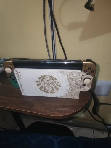 Nintendo Switch OLED Edição Zelda Tears of the Kingdom + Controle Adicional