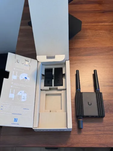 UniFi Mobile Router Ultra (UMR-Ultra) - Ubiquiti - Roteador LTE 4G