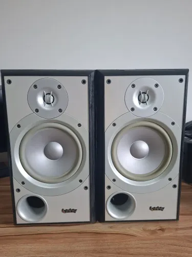 Caixas Infinity P162 excelentes