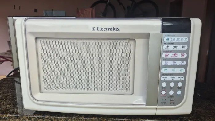 Micro-ondas Electrolux Mef33 127V, 23 litros.