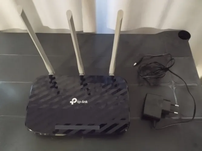 Roteador TP-LINK 3 Antenas, modelo ARCHER C20, Dual Band AC 750.
