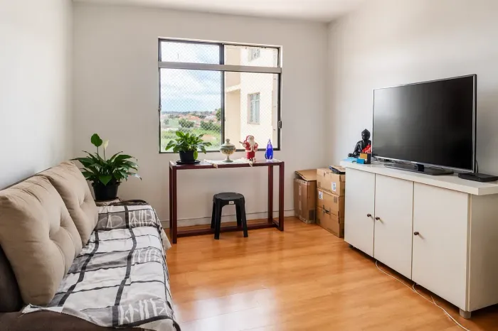 Apartamento todo reformado de 02 Quartos no Barro Preto!
